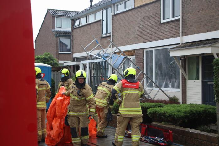 Persoon zwaargewond door omgevallen steiger