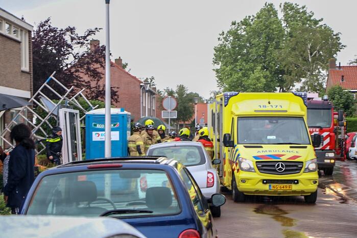 Persoon zwaargewond door omgevallen steiger