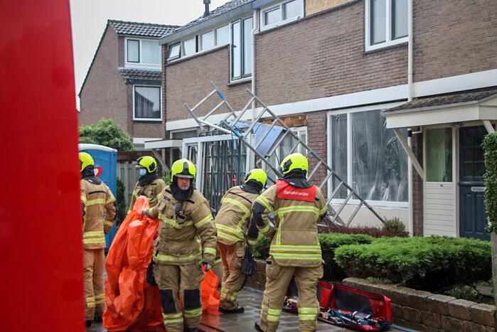 Persoon zwaargewond door omgevallen steiger