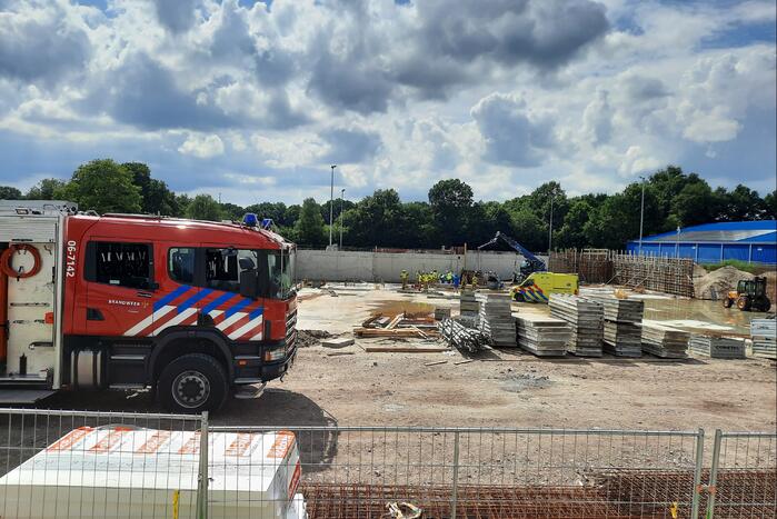Bouwvakker nieuw zwembad zwaargewond geraakt