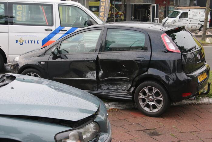 Flinke schade bij botsing tussen auto's