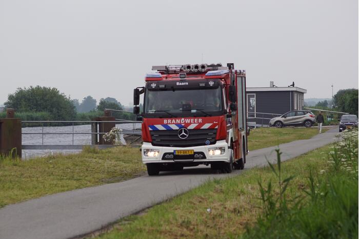 Grote zoekactie naar mogelijk persoon te water Jachthaven 't Raboes