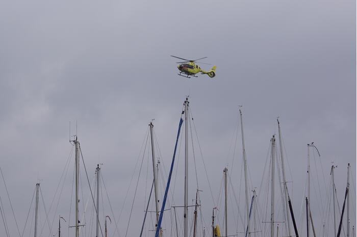 Grote zoekactie naar mogelijk persoon te water Jachthaven 't Raboes