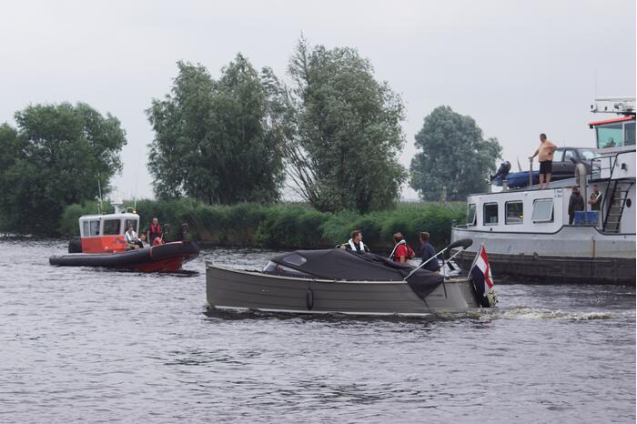 Grote zoekactie naar mogelijk persoon te water Jachthaven 't Raboes
