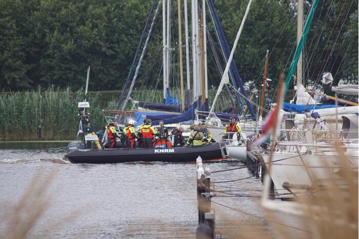 Grote zoekactie naar mogelijk persoon te water Jachthaven 't Raboes