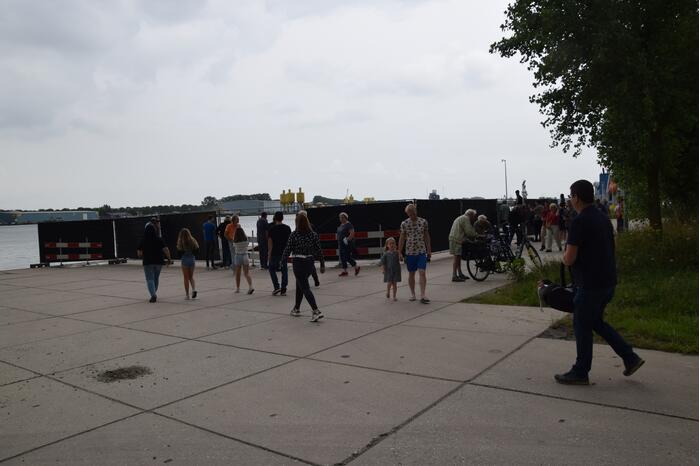 Aangetroffen dode vinvis trekt veel bekijks