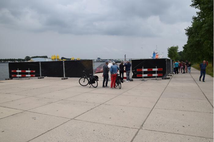 Aangetroffen dode vinvis trekt veel bekijks