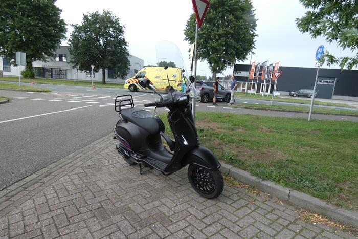 Scooterrijder gewond na ongeval met auto