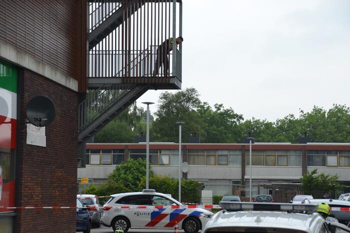 Persoon ernstig gewond na mogelijk val van hoogte