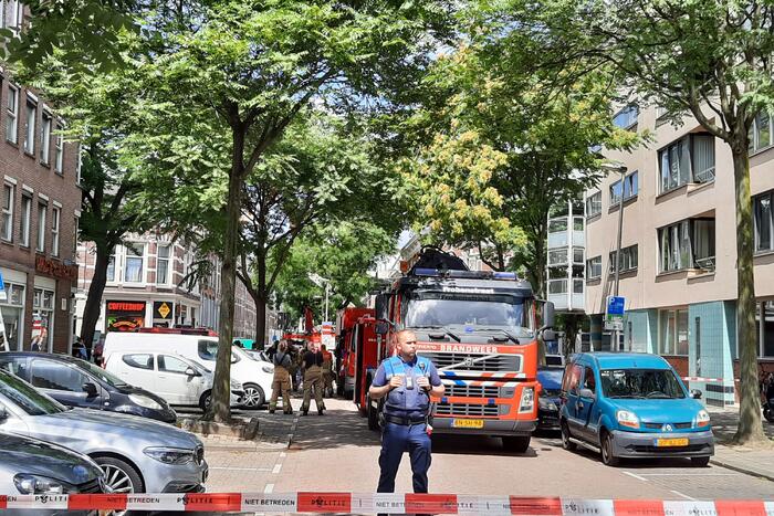 Grote uitslaande brand aan voor- en achterzijde van woning