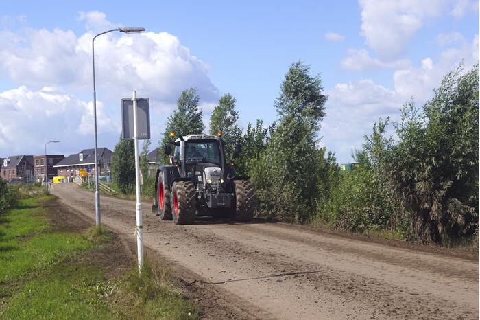 Grote hoeveelheden zand op de weg door werkzaamheden