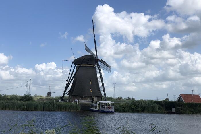 Brandweer per pont overgevaren naar molen