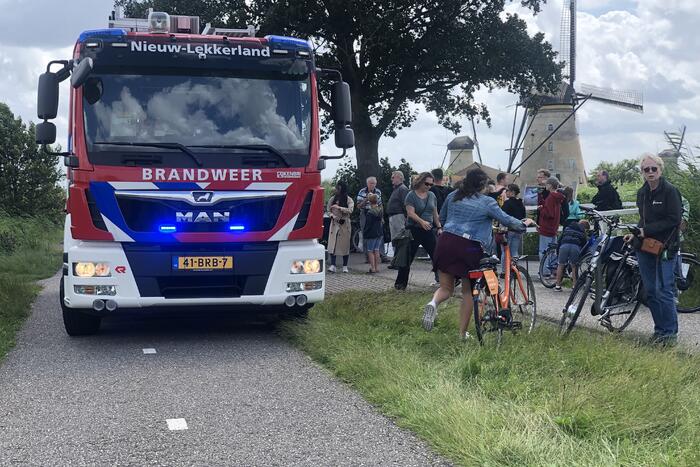 Brandweer per pont overgevaren naar molen