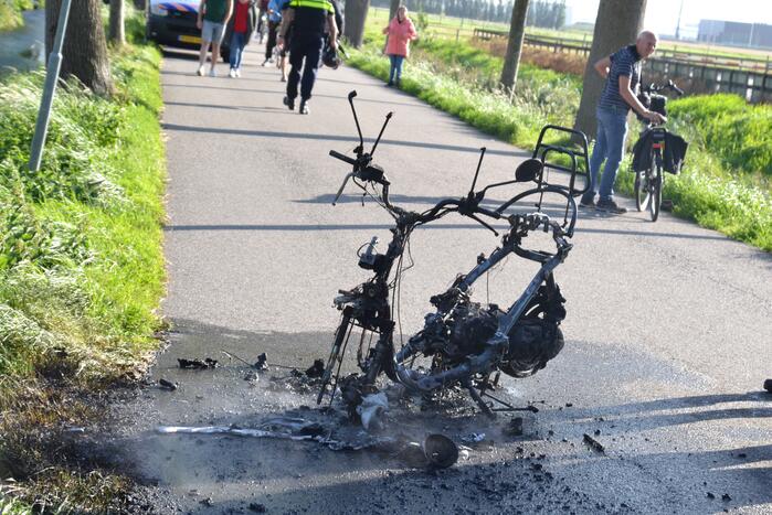 Scooter gaat in vlammen op
