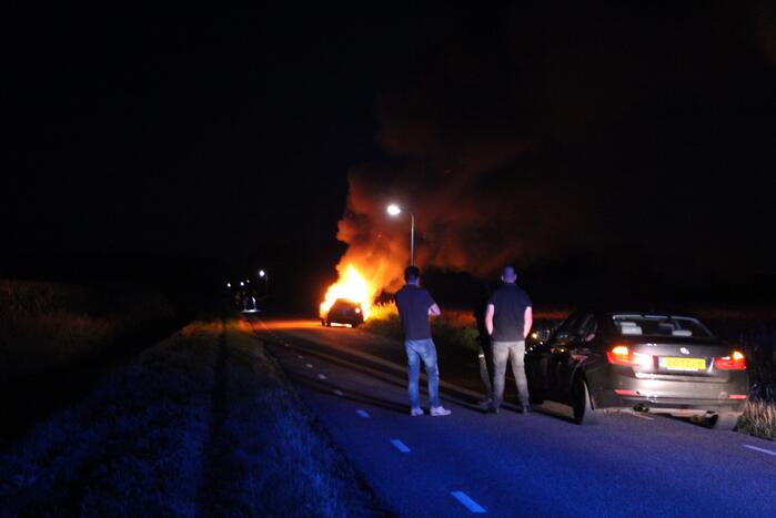 Auto verwoest door brand