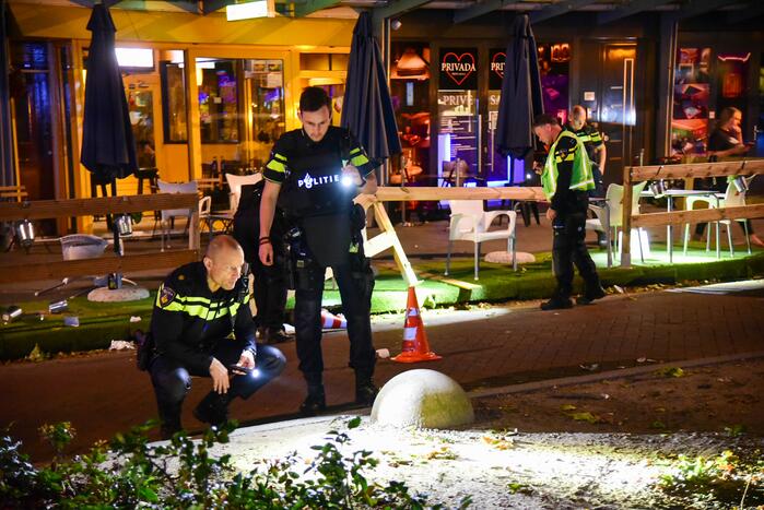 Mogelijke schietpartij op terras van café