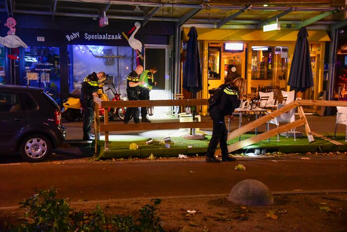 Mogelijke schietpartij op terras van café