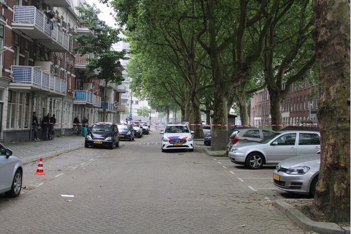 Straat in Feijenoord afgesloten na melding van schietpartij