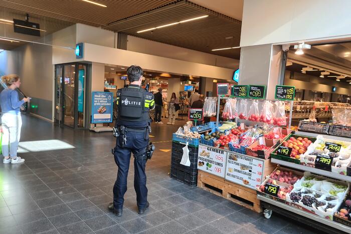 Veel politie voor bedreiging met wapen Winkelcentrum Bloemendaal
