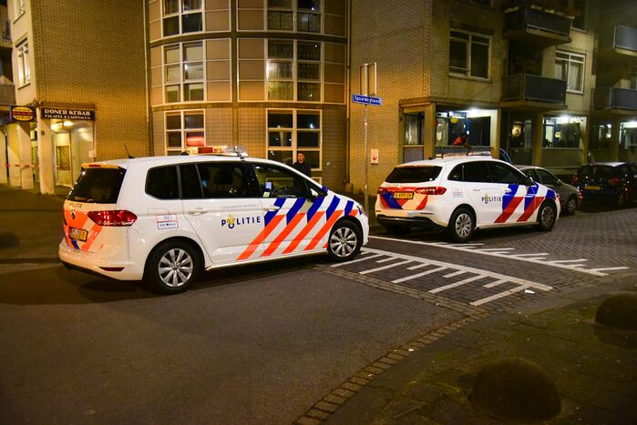 Schoten gelost op woning en winkelpand