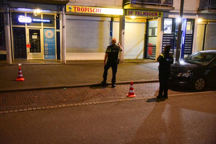 Schoten gelost op woning en winkelpand