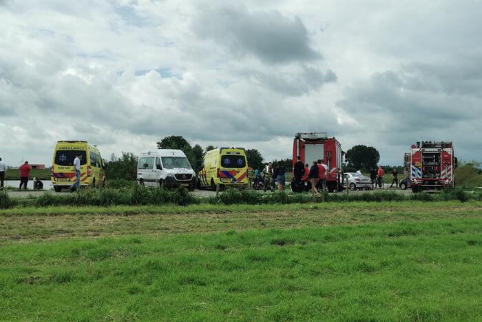 Auto raakt te water in rivier Nederrijn