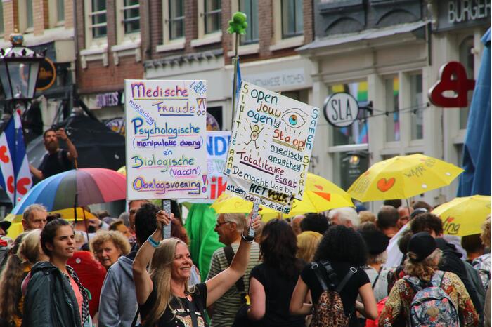 Demonstratie over coronamaatregelen verloopt gemoedelijk