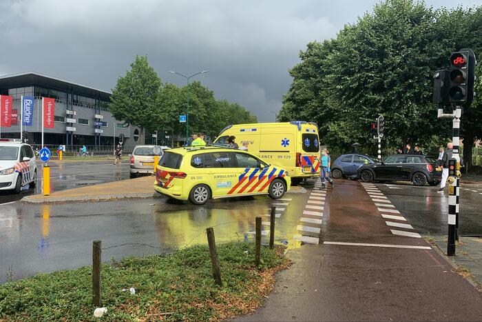 #Veenendaal Persoon aangehouden bij verkeersongeval Stationsstraat Veenendaal.