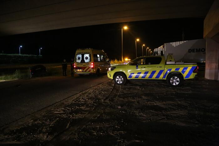 Auto belandt in de sloot