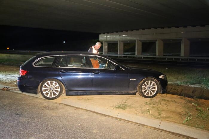 Auto belandt in de sloot