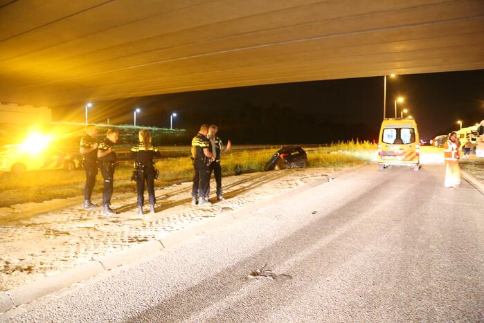 Auto belandt in de sloot