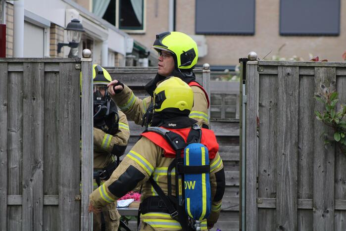 Huisdier gered bij woningbrand, bewoner gewond