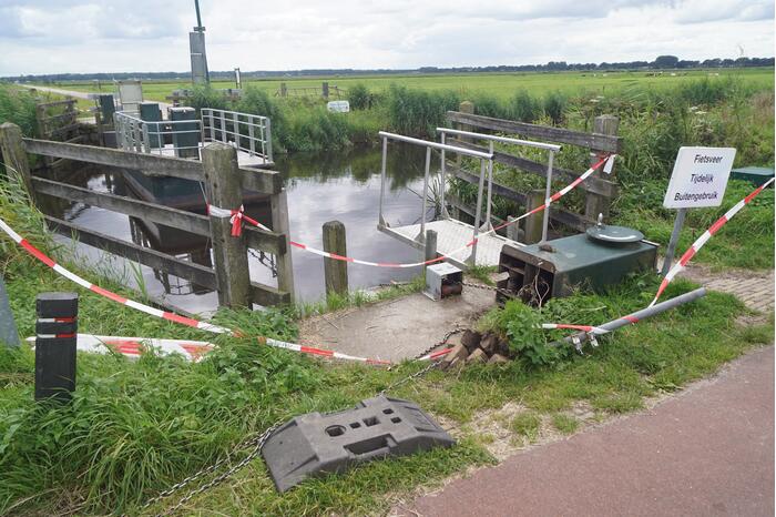 Fiets en voetgangerspont buitengebruik na vernielingen