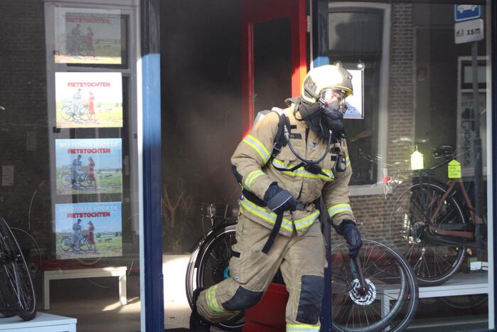 Veel giftige rook door brand in Bike Totaal
