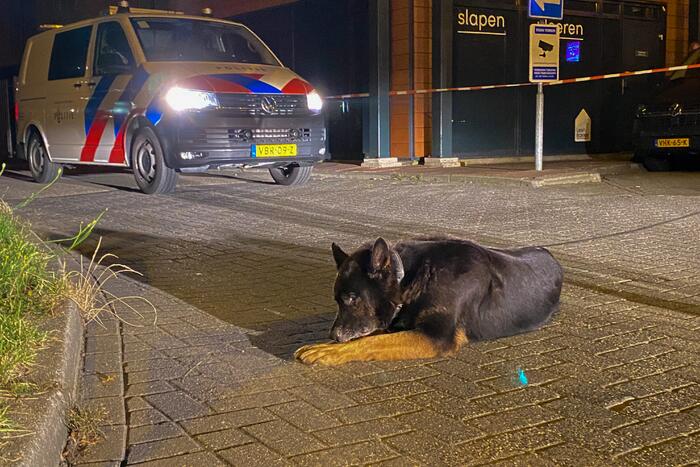 Politie lost meerdere schoten tijdens zoektocht naar man met vuurwapen