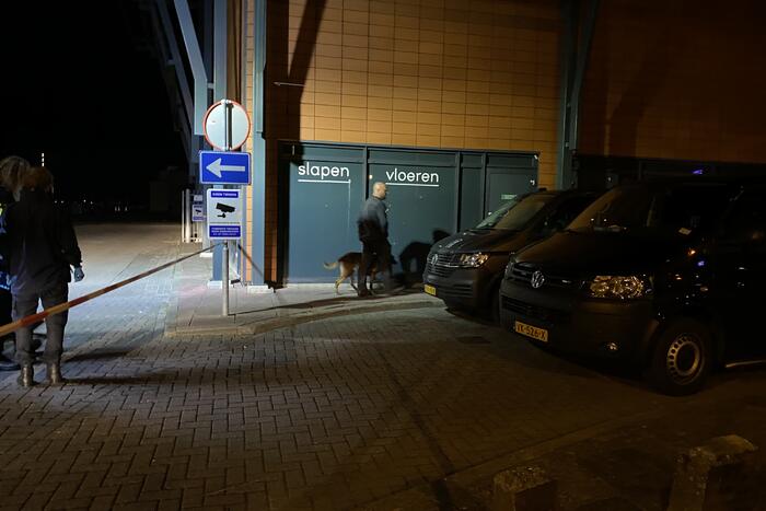 Politie lost meerdere schoten tijdens zoektocht naar man met vuurwapen