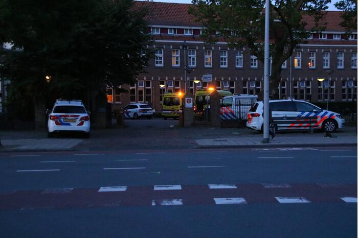 Politie zoekt naar verdachte na steekpartij