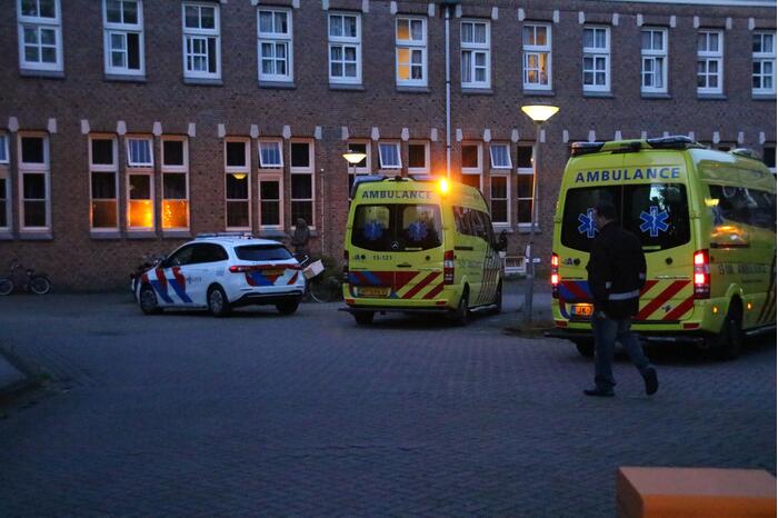 Politie zoekt naar verdachte na steekpartij