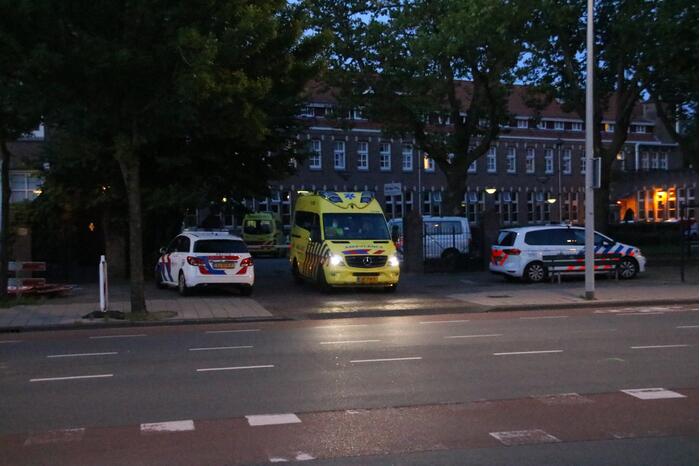 Politie zoekt naar verdachte na steekpartij