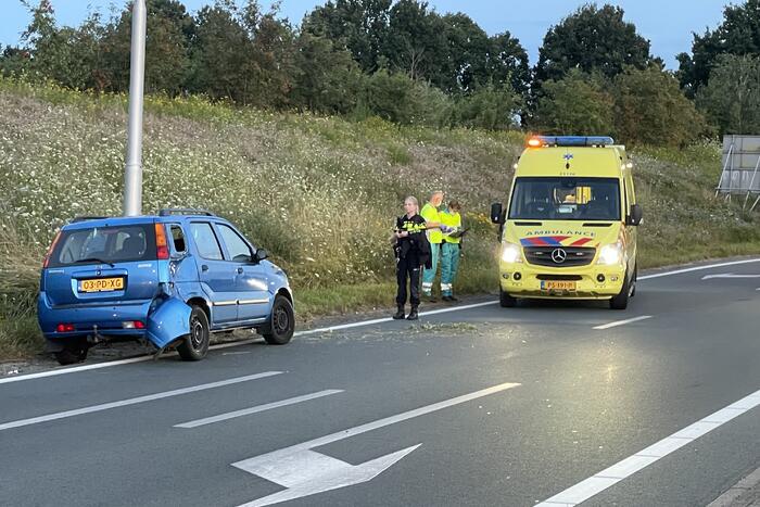 Schade aan personenauto door botsing met vrachtwagen