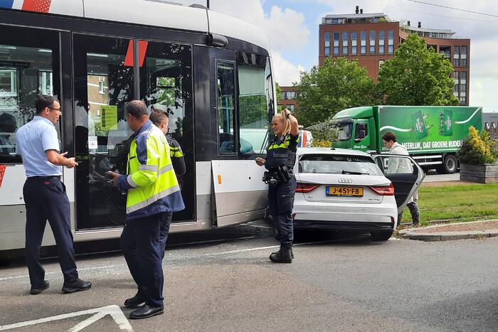 Botsing tussen tram en auto in Delfshaven