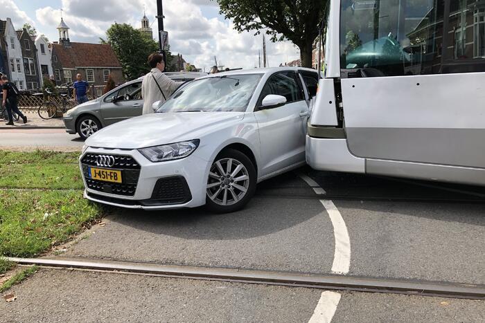 Botsing tussen tram en auto in Delfshaven