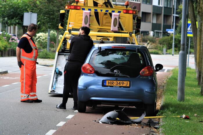 Veel schade bij botsing tussen twee auto's