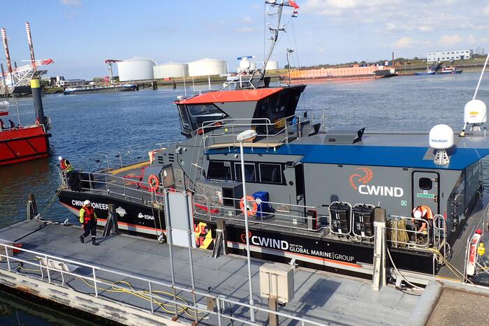 Brandweer ventileert schip door brandalarm