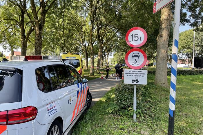 Twee fietsers botsen op fietspad