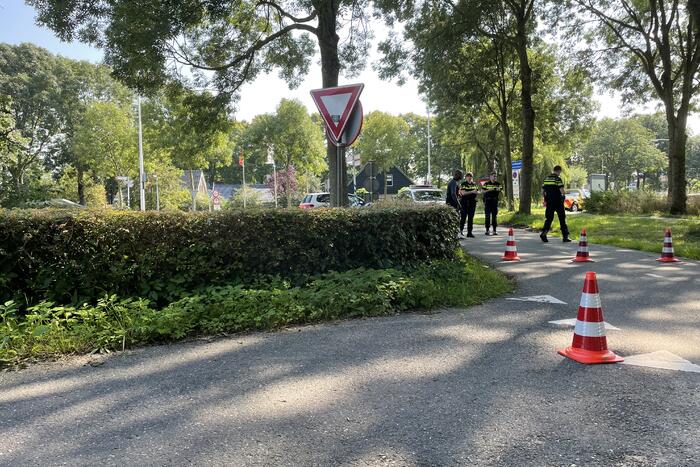 Twee fietsers botsen op fietspad