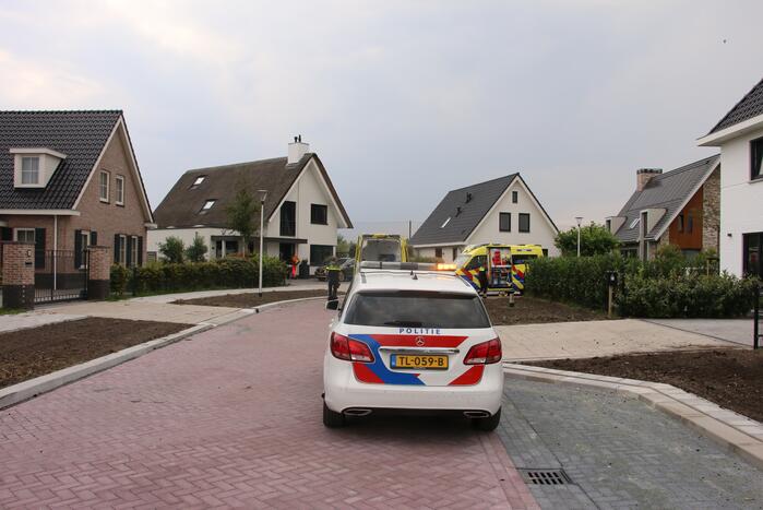 Persoon zwaargewond door incident in woning