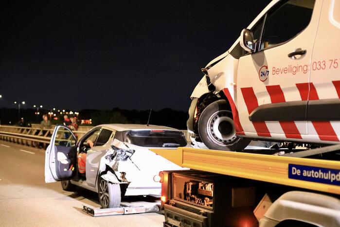 Beveiligingswagen botst op voorganger