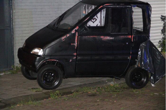 Vlammenzee in pand van autodealer