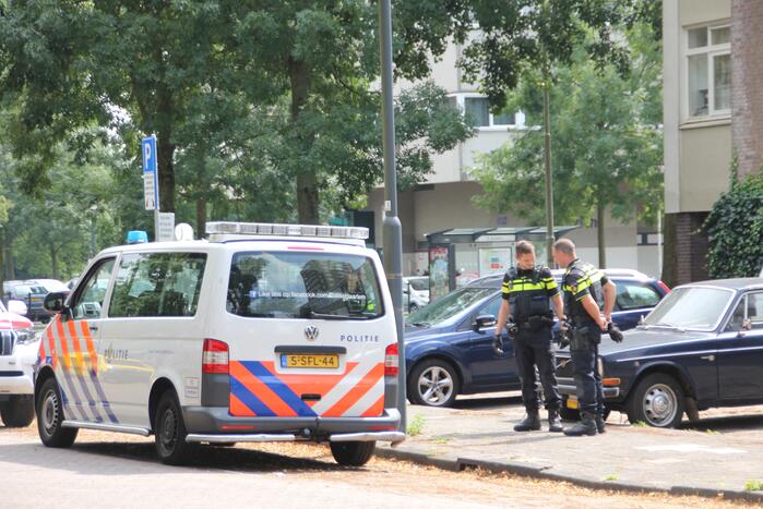 Agressieve vrouw aangehouden en ingesloten